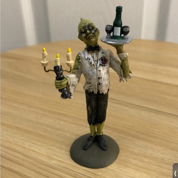 Department 56 Halloween Dinner Is Served Figure - Picture 3 of 4